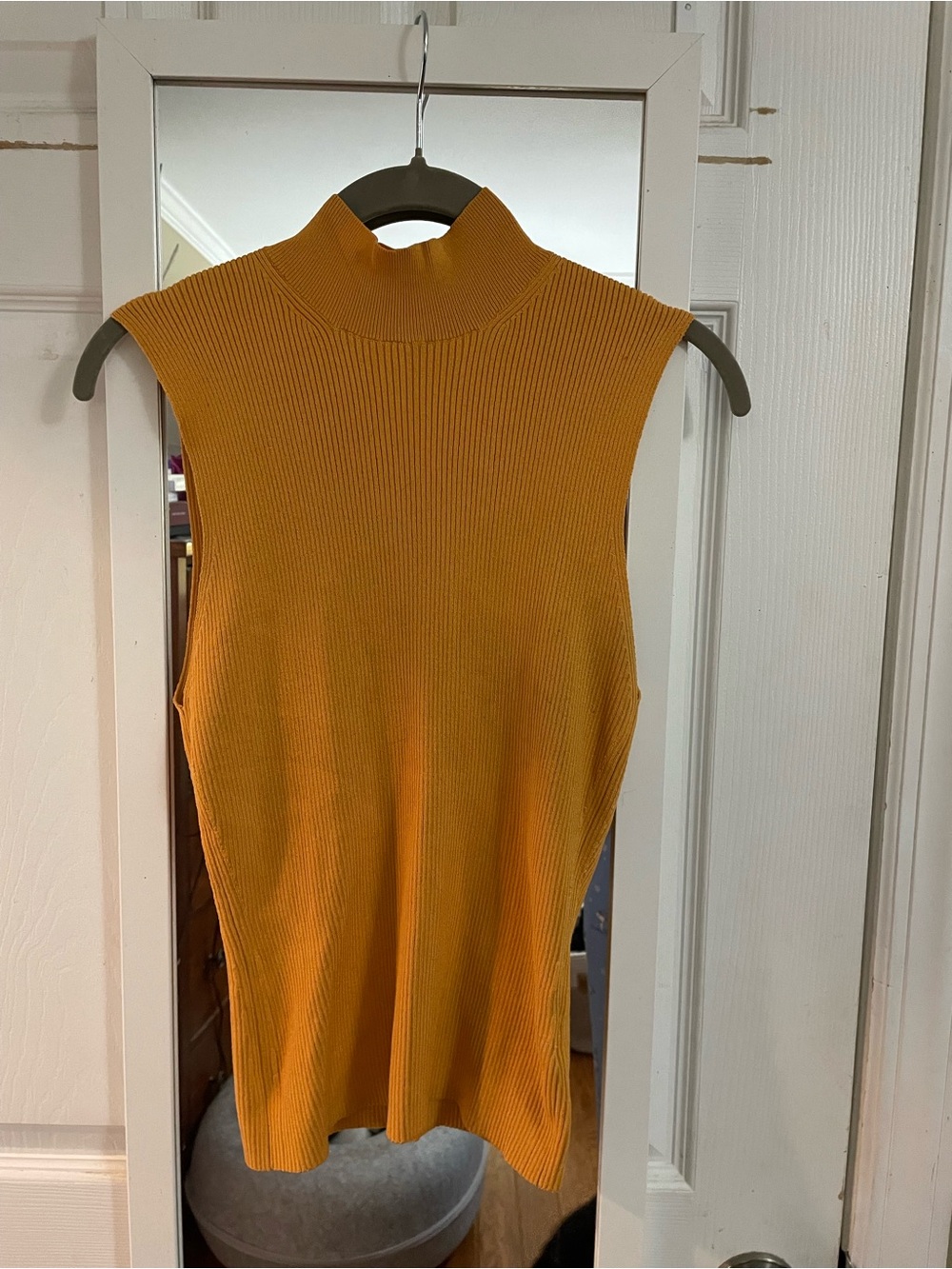 Express Ribbed Mock Neck Sleeveless Top mustard/Yellow Size M